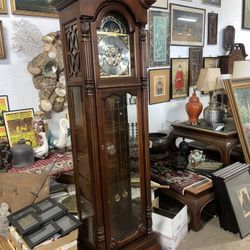 Grandfather Clock Howard Miller 