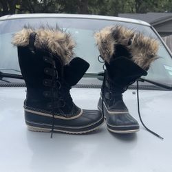 Sorel Waterproof boots for sale size 10.5, excellent condition, practically new. $100 home delivery for an extra transportation cost.