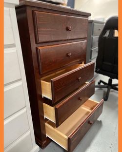 Dresser/ Five drawers dresser