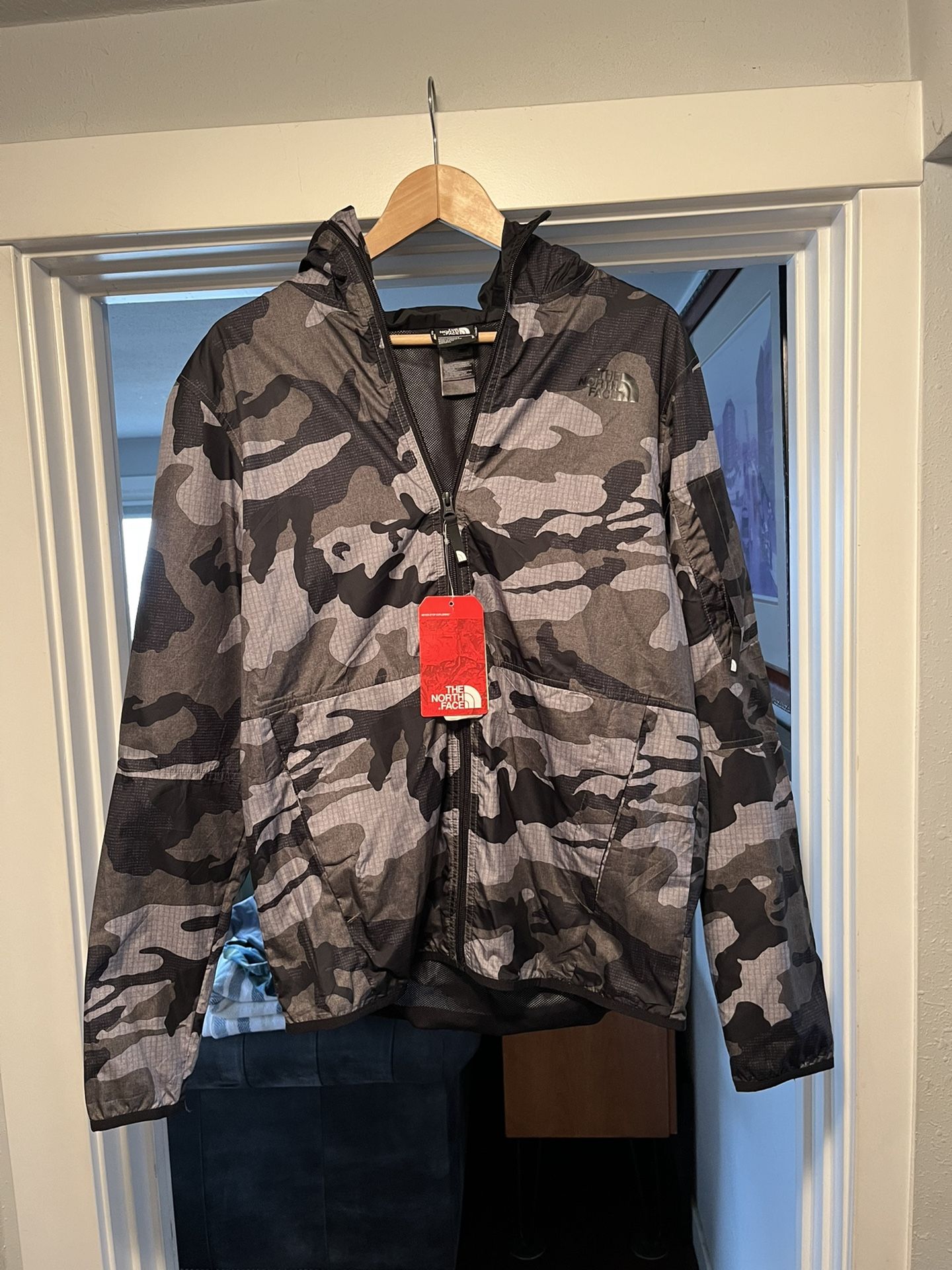 The North Face Mens Chicago Windbreaker Jacket Sz. Small