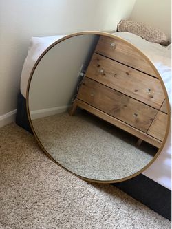 Round gold mirror