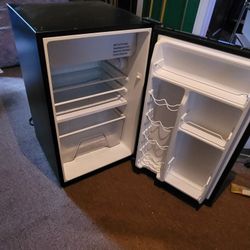 Mini Fridge 