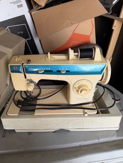 Vintage Singer 288 Fashion Mate Sewing Machine with Original Carrying Case