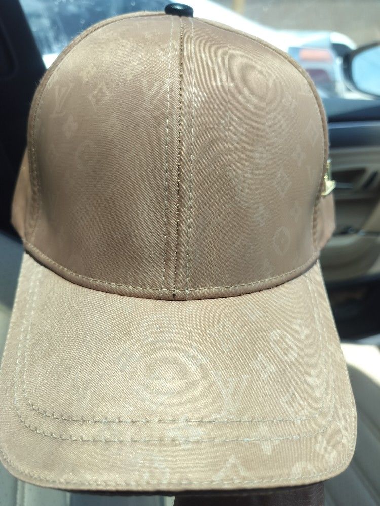 BRAND NEW LOUIS VUITTON BALL CAP