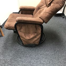 Brown suede swivel reclining chair

Condition is Used
Some signs of wear, including small scratches
Please see photos

Two hanging storage bags from t