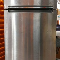 Whirlpool Stainless Steel Refrigerator - Model WRT518SZFM02 - Excellent Condition
