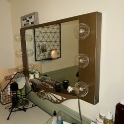 Make Up Vanity 