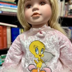 7 Inch Porcelain Doll With Pink Tweety Bird Pajamas & Stand, Authentic WB studios Store 2000