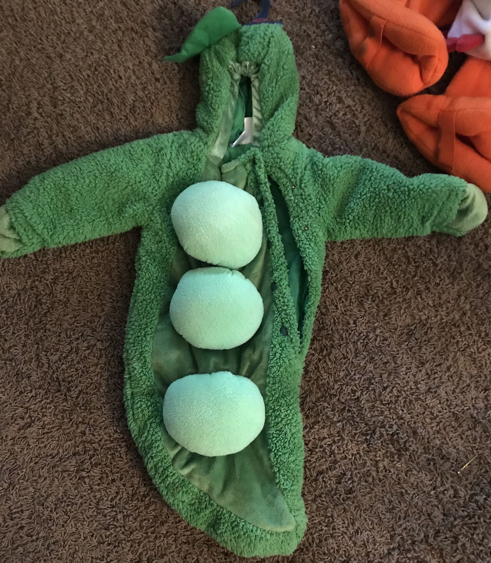 Pea pod Halloween costume 6-9 mo