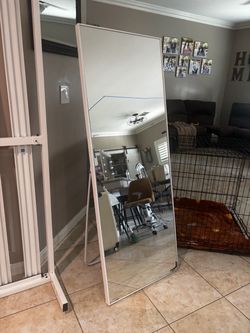 Standing mirror