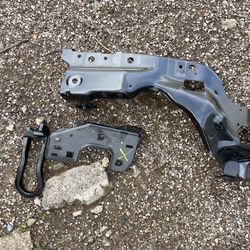 LEFT SIDE BLAKES DEL BOMPER 2022-2025 CHEVROLET SILVERADO