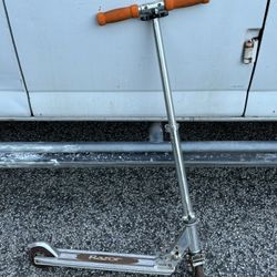 KIDS RAZOR METAL SCOOTER MORE THAN ONE AVAILABLE IF NEEDED