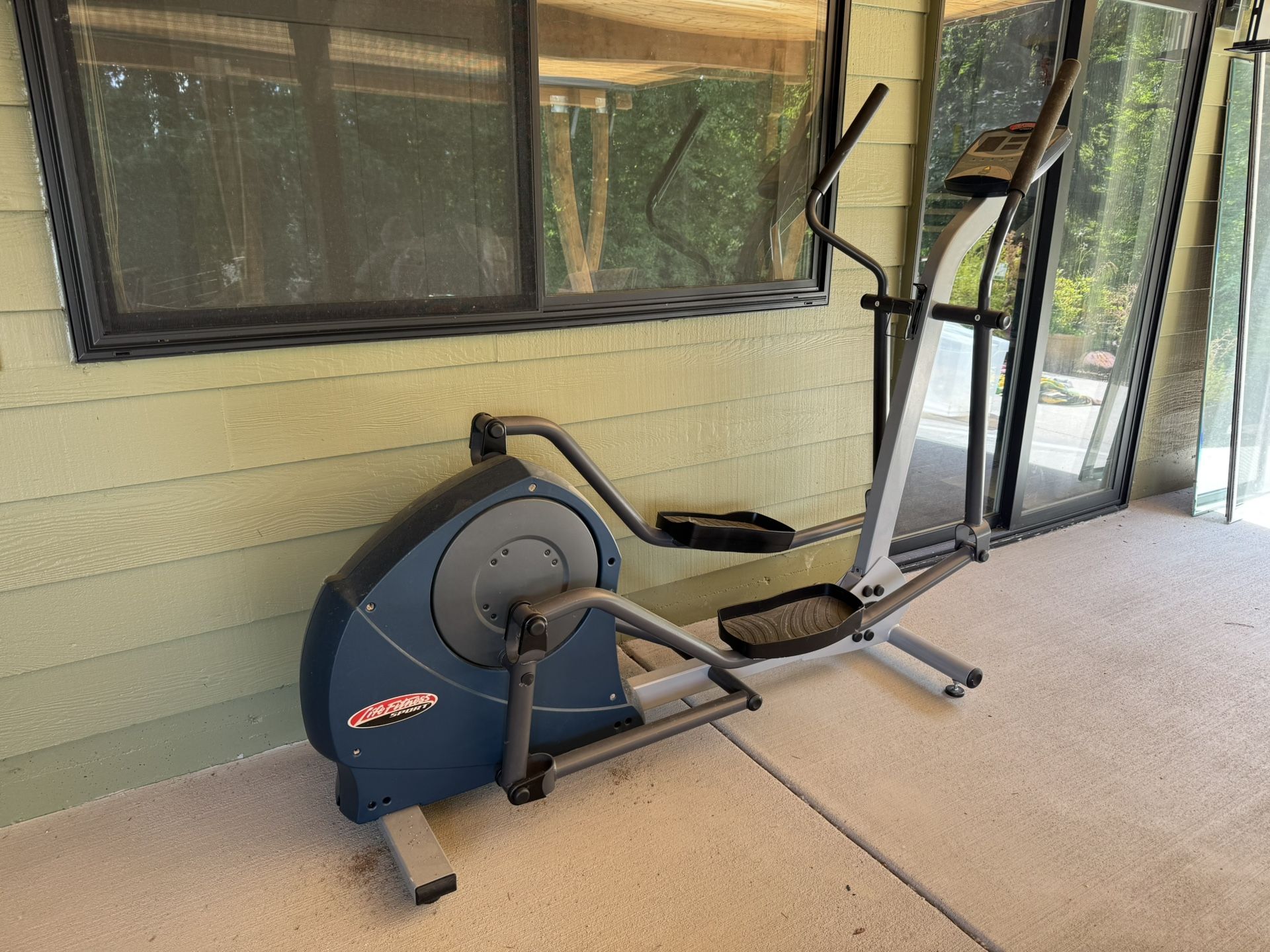 Free Life Cycle Elliptical Machine
