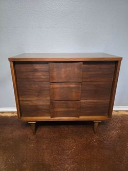 Johnson Carper Dresser