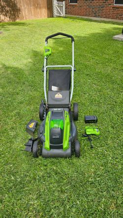 Greenworks 19" 40 V Rechargeable Mower