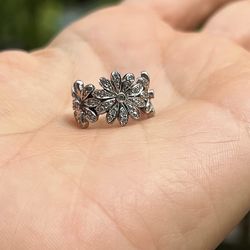 18K white gold diamond flower ring (daisy ring)