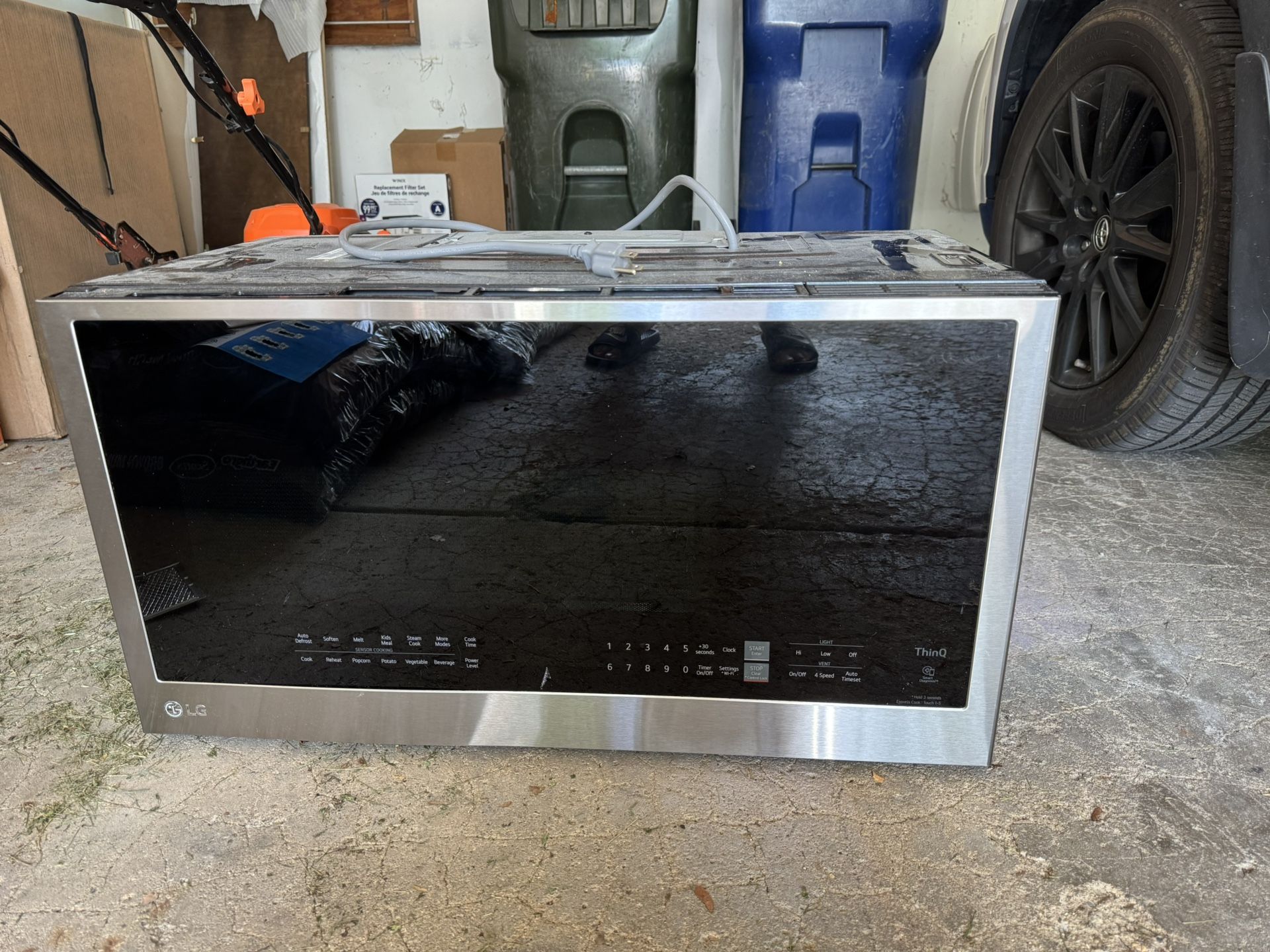 Brand New LG Under Cabinet Microwave!!