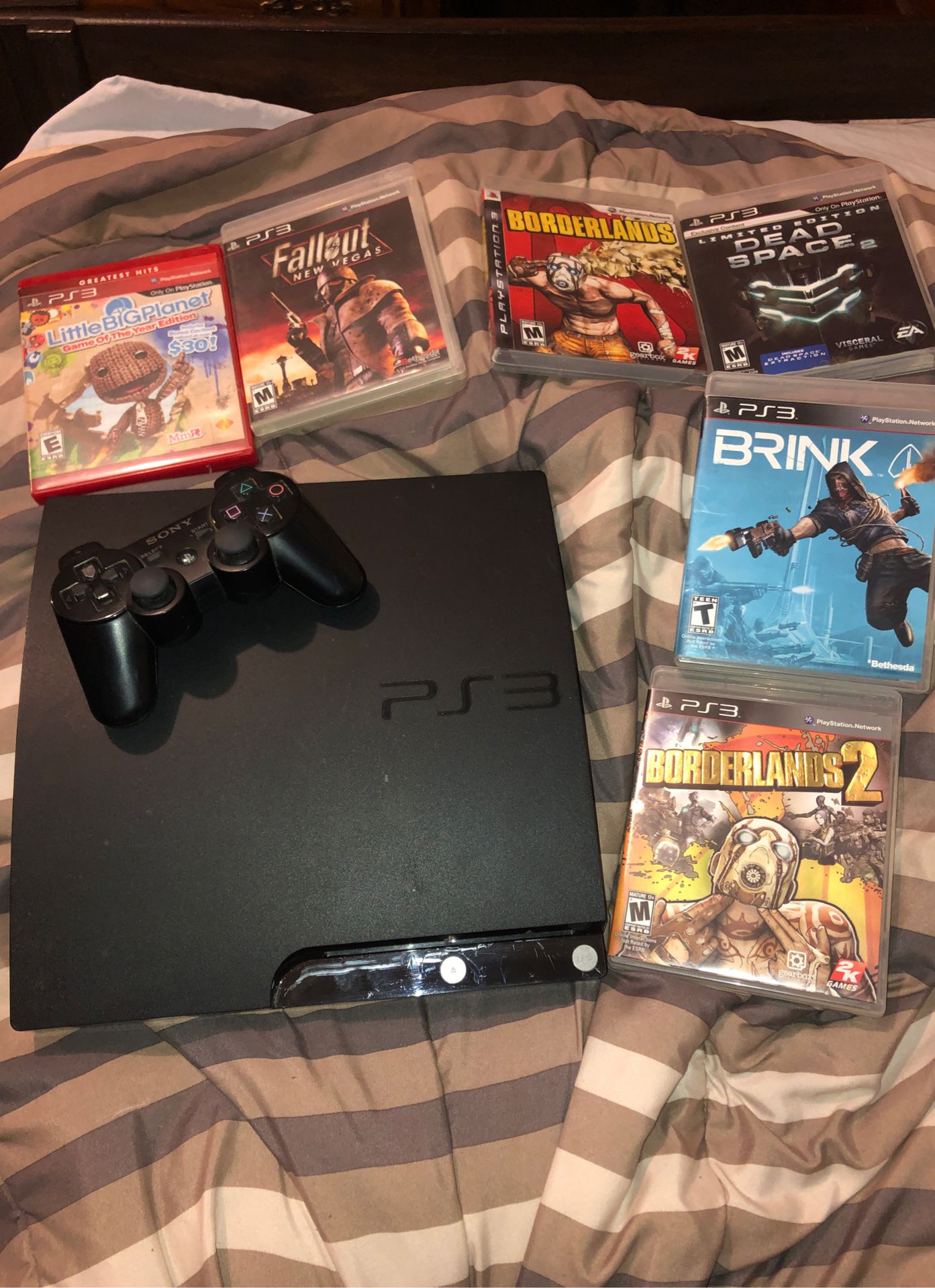 PS3 with 5 games and a controller ( EVERYTHING WORKS )
