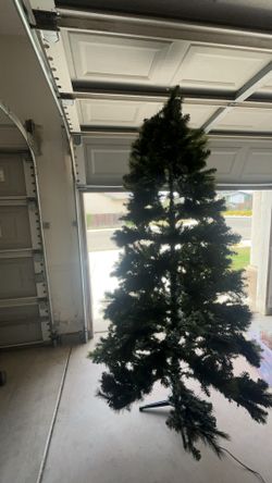7.5 Ft Pre Lit Christmas Tree