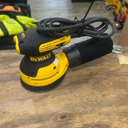 DEWALT 3 Amp Corded 5 in. Variable Speed Random Orbital Sander