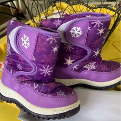 Girls Snow Boots Size 9