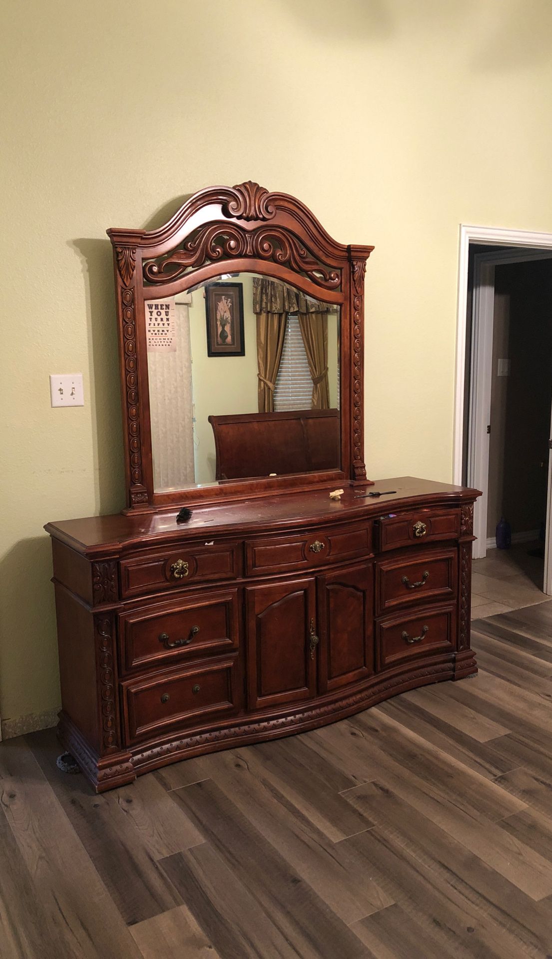 4 Piece King Size Bedroom Set Havertys Furniture for Sale in Euless, TX