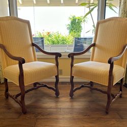 2 Accent chairs - Pickup Is In San Marcos 