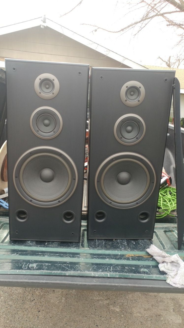 Vintage Technics SBA26 Tower Speakers for Sale in North Highlands, CA