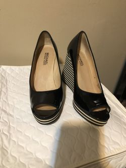 Lady’s shoes size 6