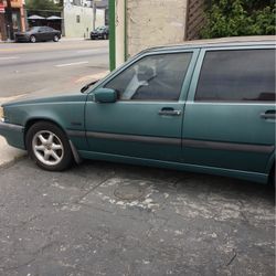 Volvo del 95 Prende Y Maneja bien no Se si Pasa El Smog Check se Vende Como Esta   