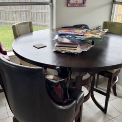 Round Table With 4 Chairs 