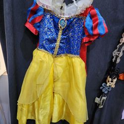  SIZE 4 Disney Princess Snow White costume dress for a child. 