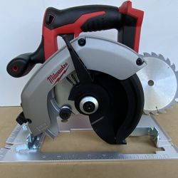 Milwaukee M18 18V Lithium-Ion Cordless 6-1/2 in. Circular Saw (Tool-Only)