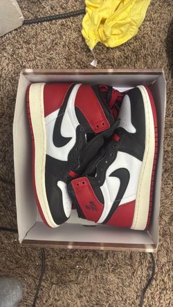 Jordan 1s size 4.5 Y