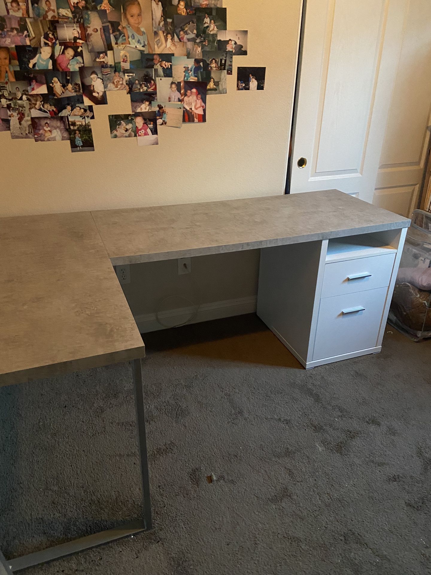 Beautiful Desk In Excellent Condition