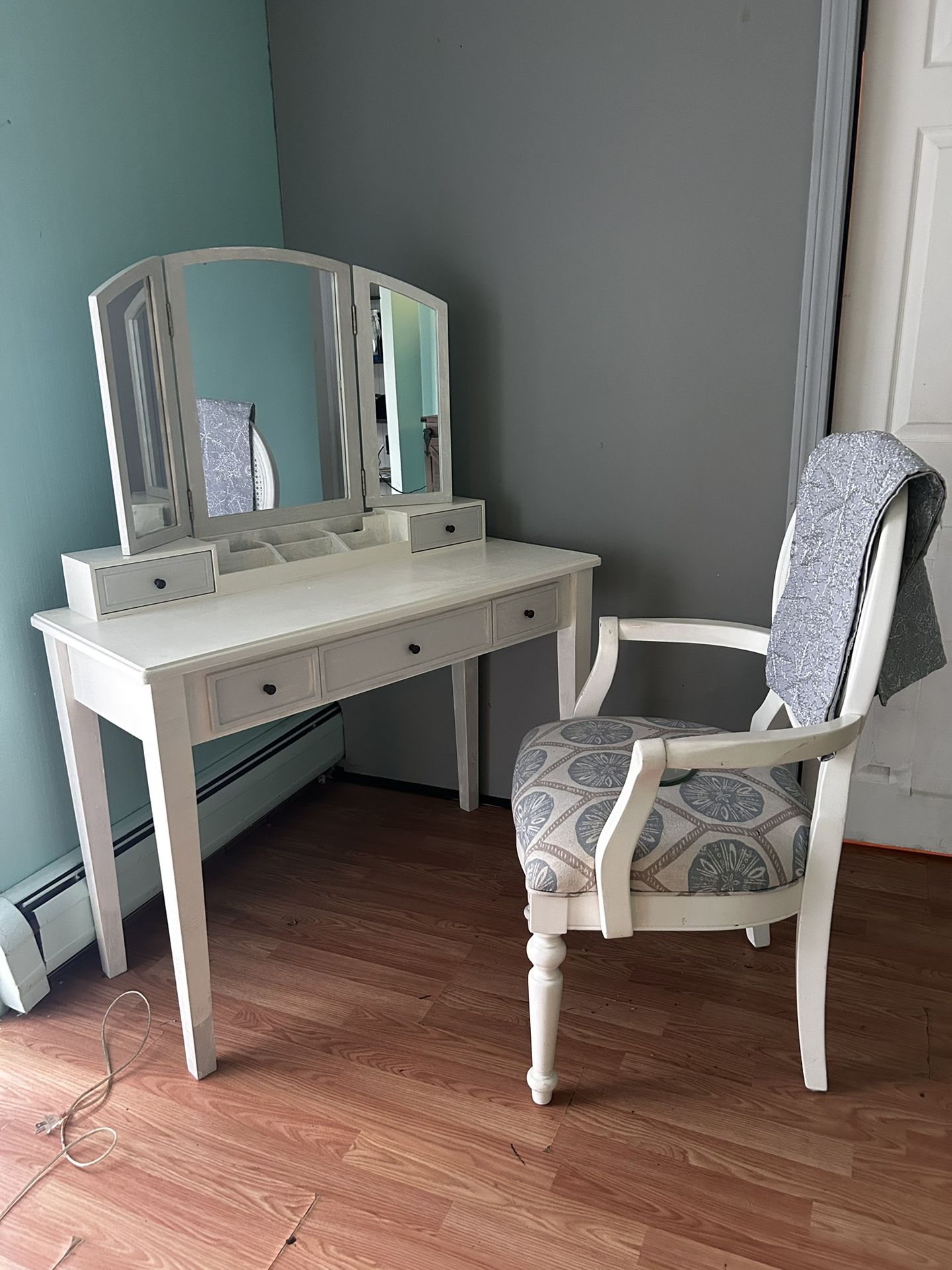 Vanity W/ Chair