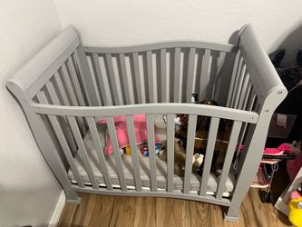 Sleigh style crib