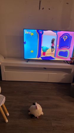 Modern White TV Stand / Entertainment Center with Storage – Excellent Condition