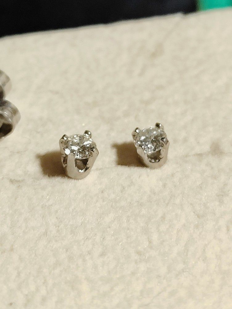 Diamond Stud Earrings In 14k Gold 