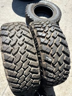 265-70r17 Nitto tires semi nuevas con 99% de vida las 4