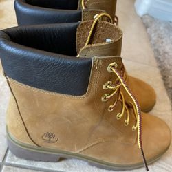 Womens Timberland’s  size 9