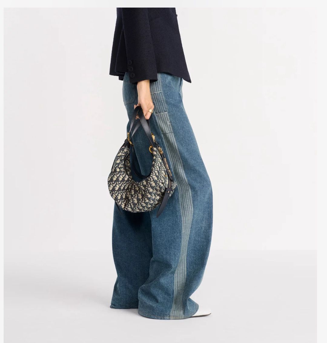 Medium D-Journey Dior Bag Blue Oblique Jacquard 33 x 16 x 15 cm