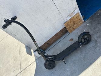 Electric scooter something is wrong idk what need to be fixed the Bluetooth does work