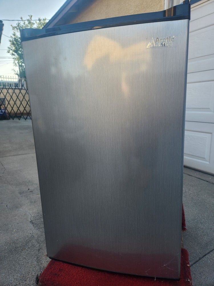 Mini /Beverage FRIDGE - $45 OBO