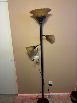 Lámpara de piso de 3 luces en excelente estado