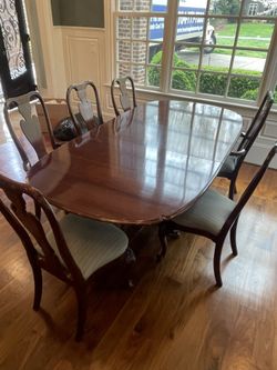 Dining Room Table and Chairs w/China Hutch.