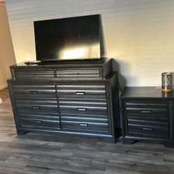matching bedroom set and tv 