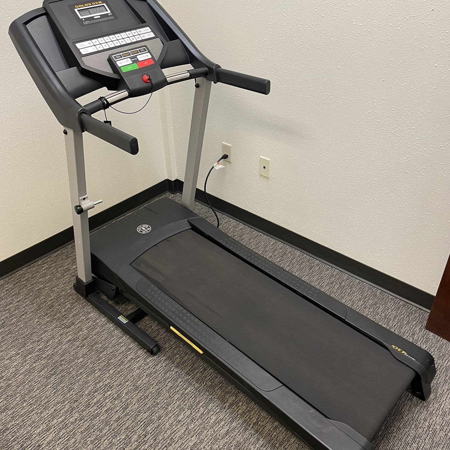 Gold's gym 430i treadmill sale