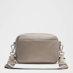 Everywhere cross body bag 2L metal hardware. Warm Ash/silver. New with tags please check photos for description and measurements information.