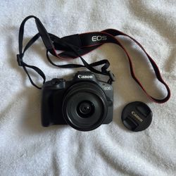 NEW Canon EOS R50 (18-45mm lens, battery)